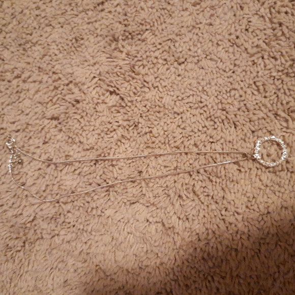 Sparkly Circle👸🏼 Necklace - Picture 2 of 3